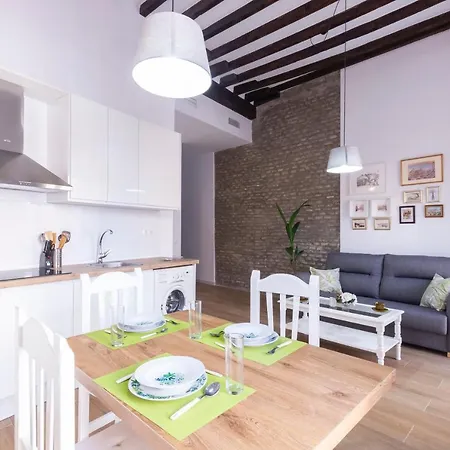Sanders Jacaranda - Inviting Two-bedroom Downtown Apartament *