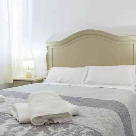 Sanders Jacaranda - Inviting Two-bedroom Downtown