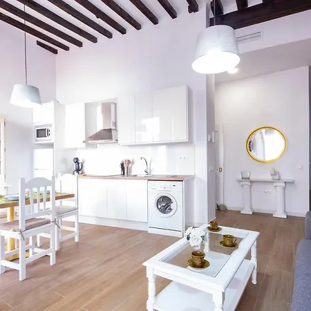 Sanders Jacaranda - Inviting Two-bedroom Downtown