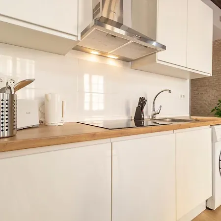 Sanders Jacaranda - Inviting Two-bedroom Downtown