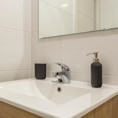 Sanders Jacaranda - Inviting Two-bedroom Downtown * Málaga